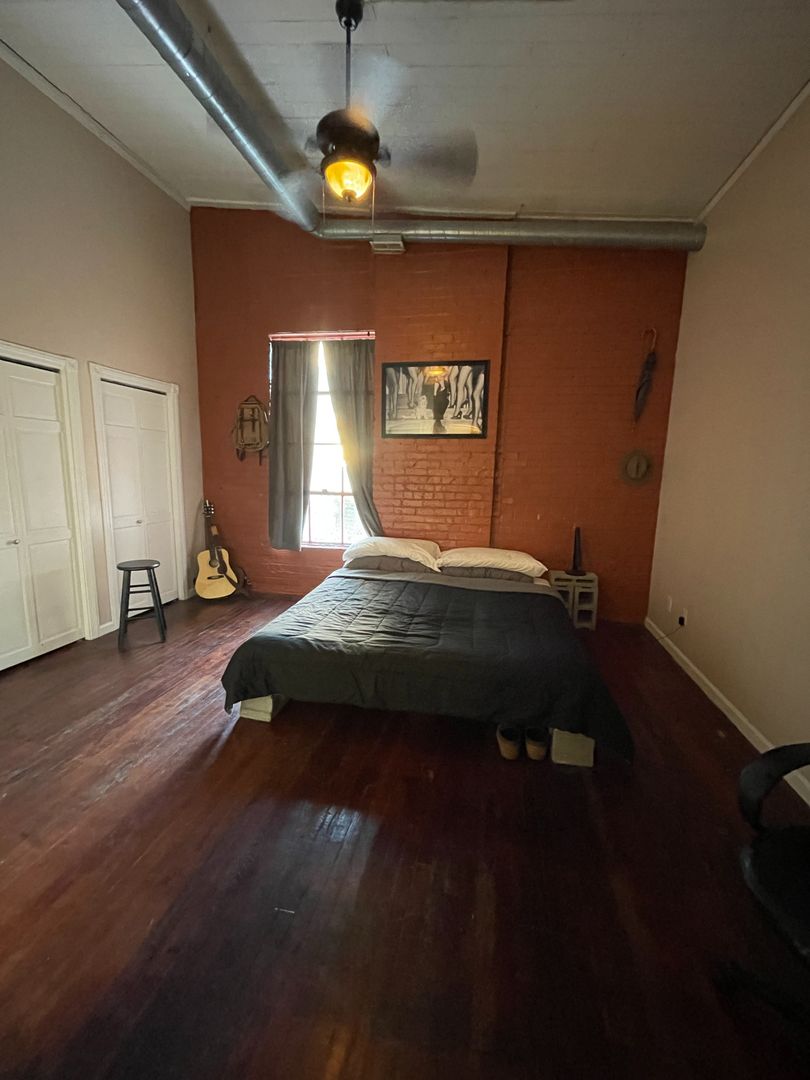 Spacious 2 bed 2 bath industrial style apartment 12 of 12