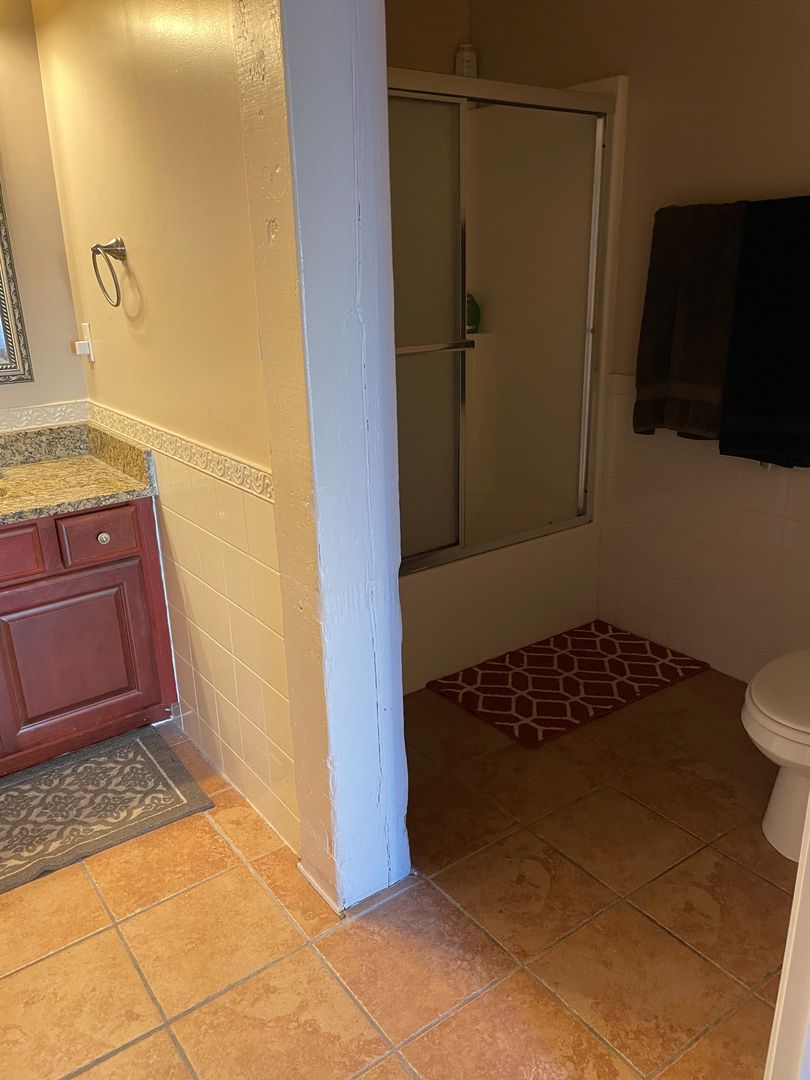 Spacious 2 bed 2 bath industrial style apartment 11 of 12