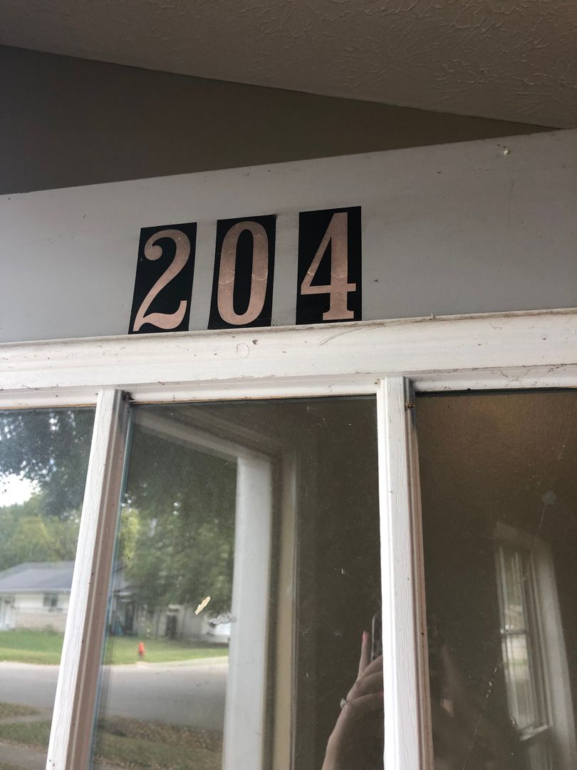 Spencer Apartment: 160 E Wayne St