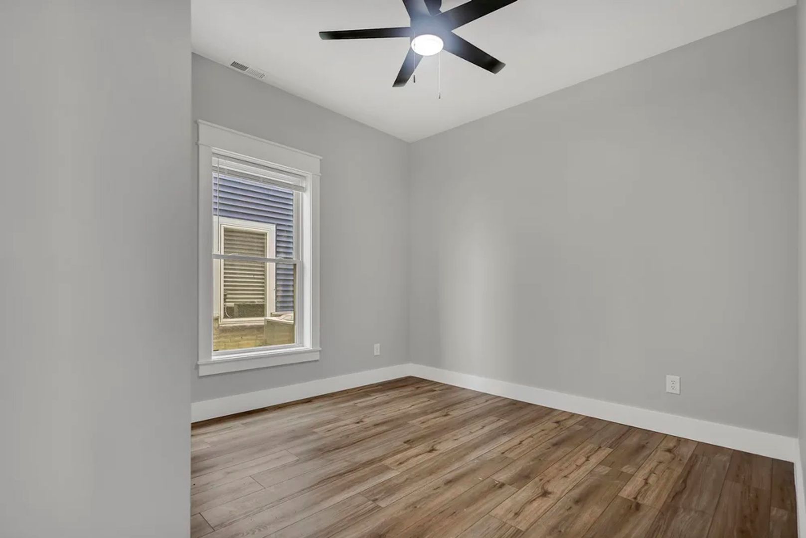 Bloomington House: 307 W Kenwood Ave  - 307 W Kenwood Ave