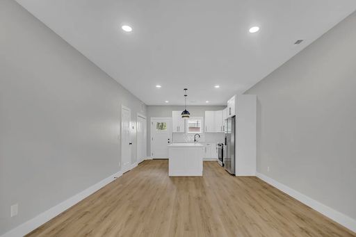 Listing photo thumbnail