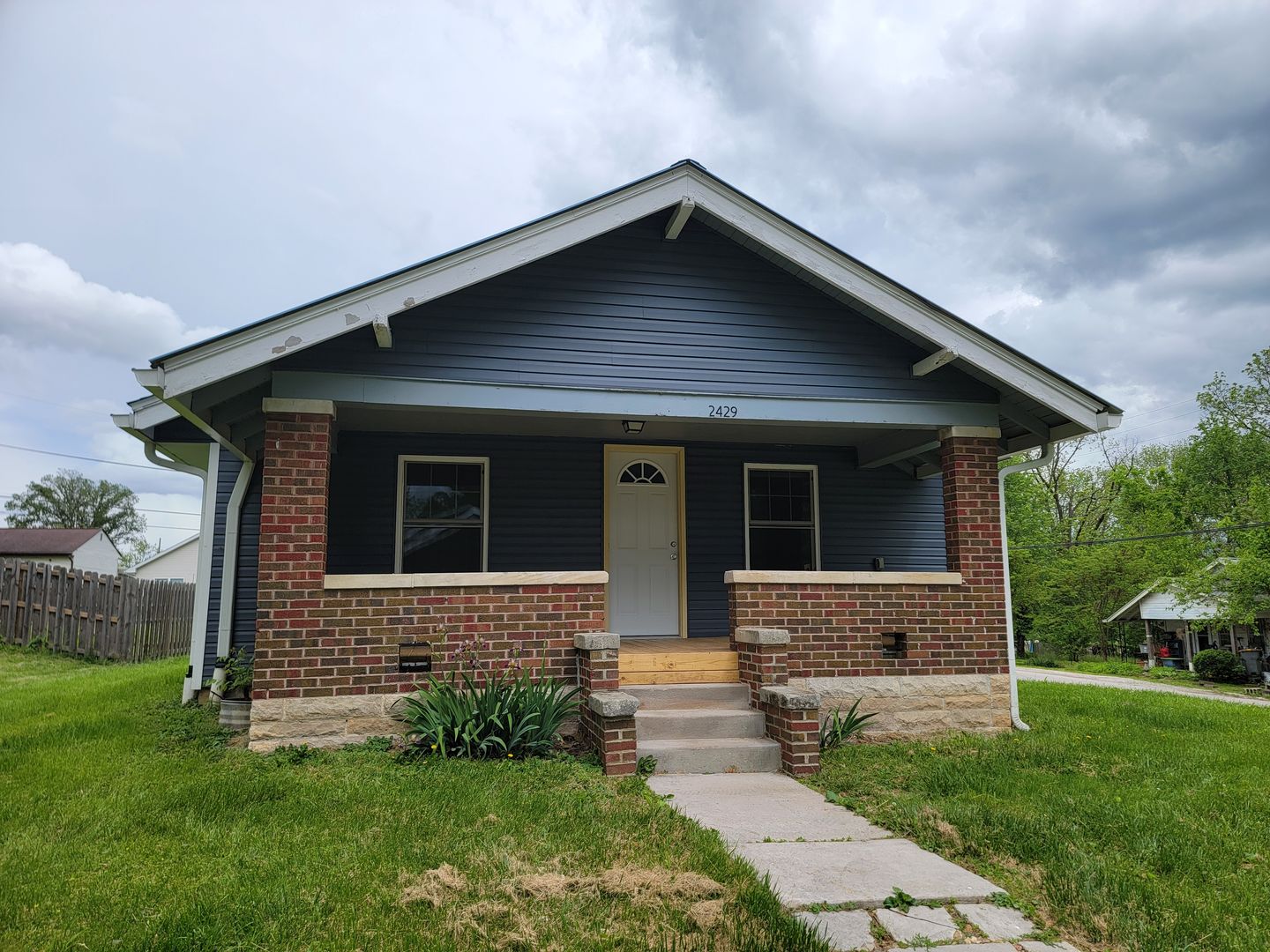 Bloomington House: 2429 S Broadview