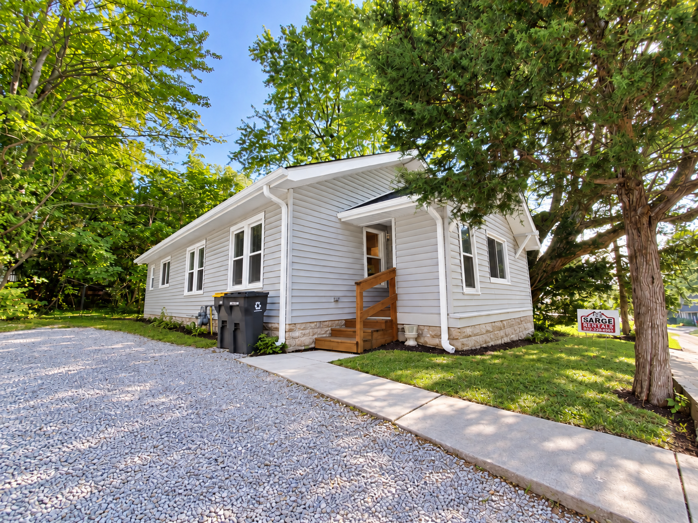 Bloomington Apartment: 211 E Cottage Grove Ave