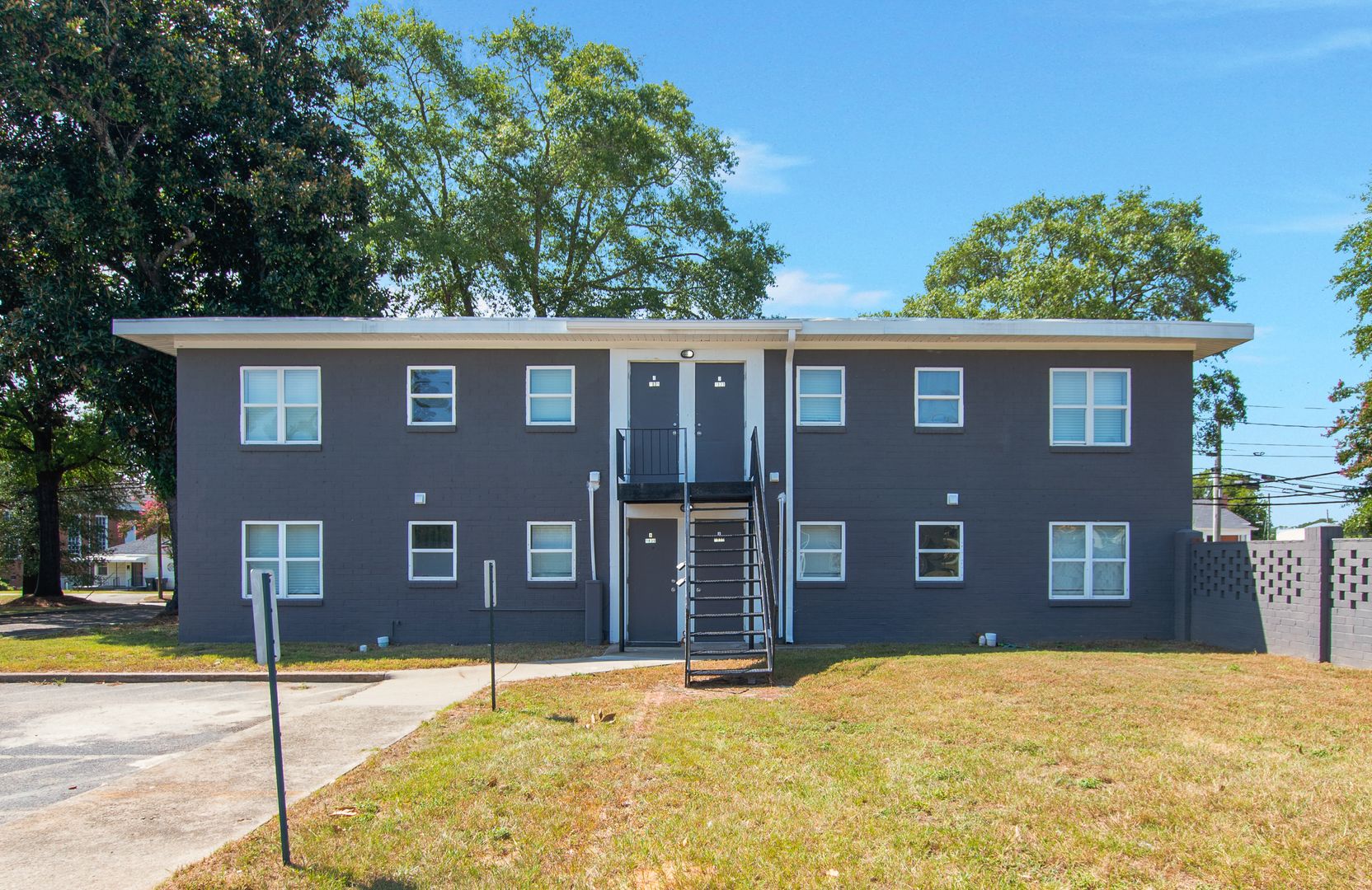 Augusta Apartment: 1328 Baker St.