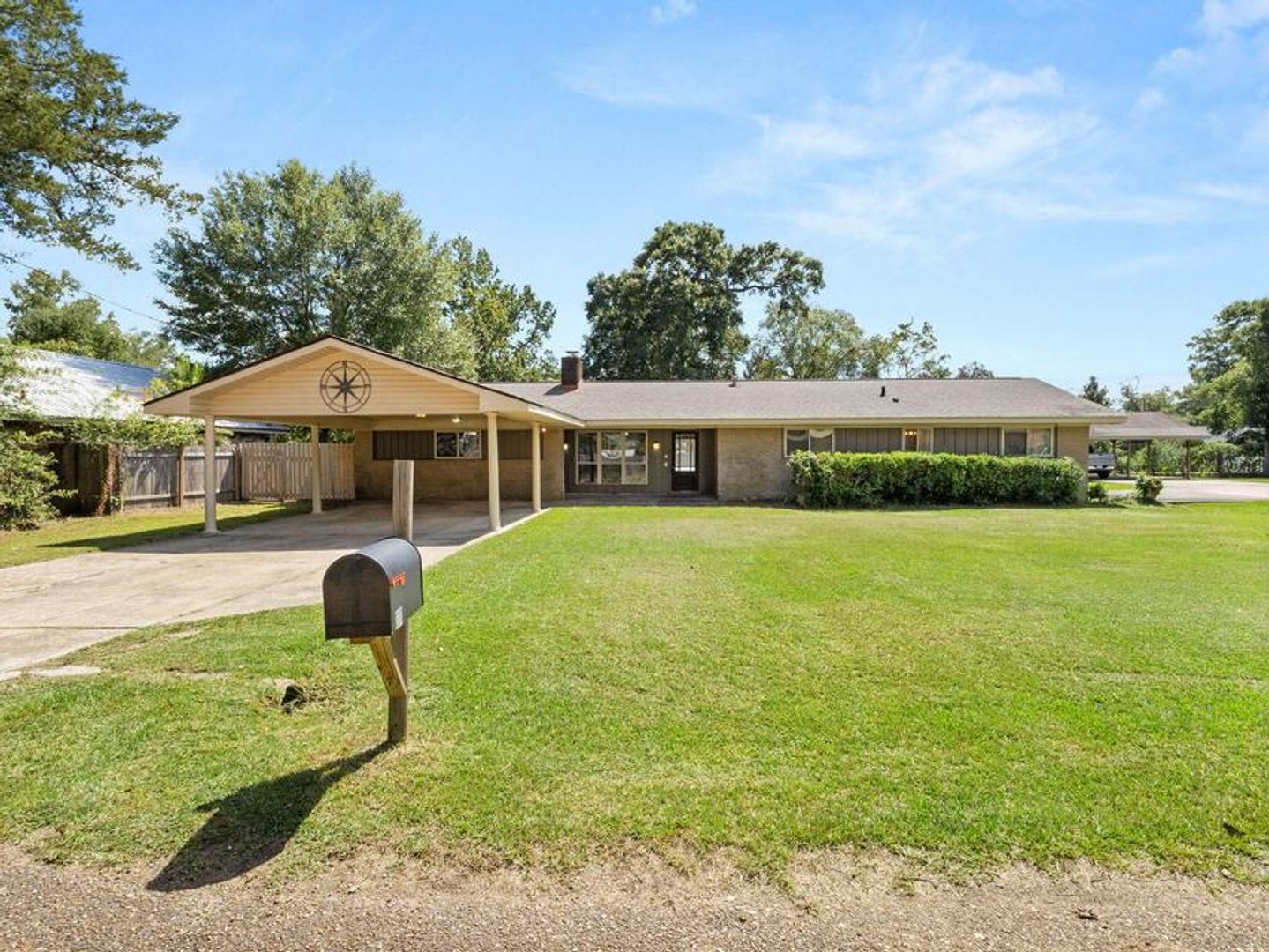 DeRidder House: 111 Henderson Street