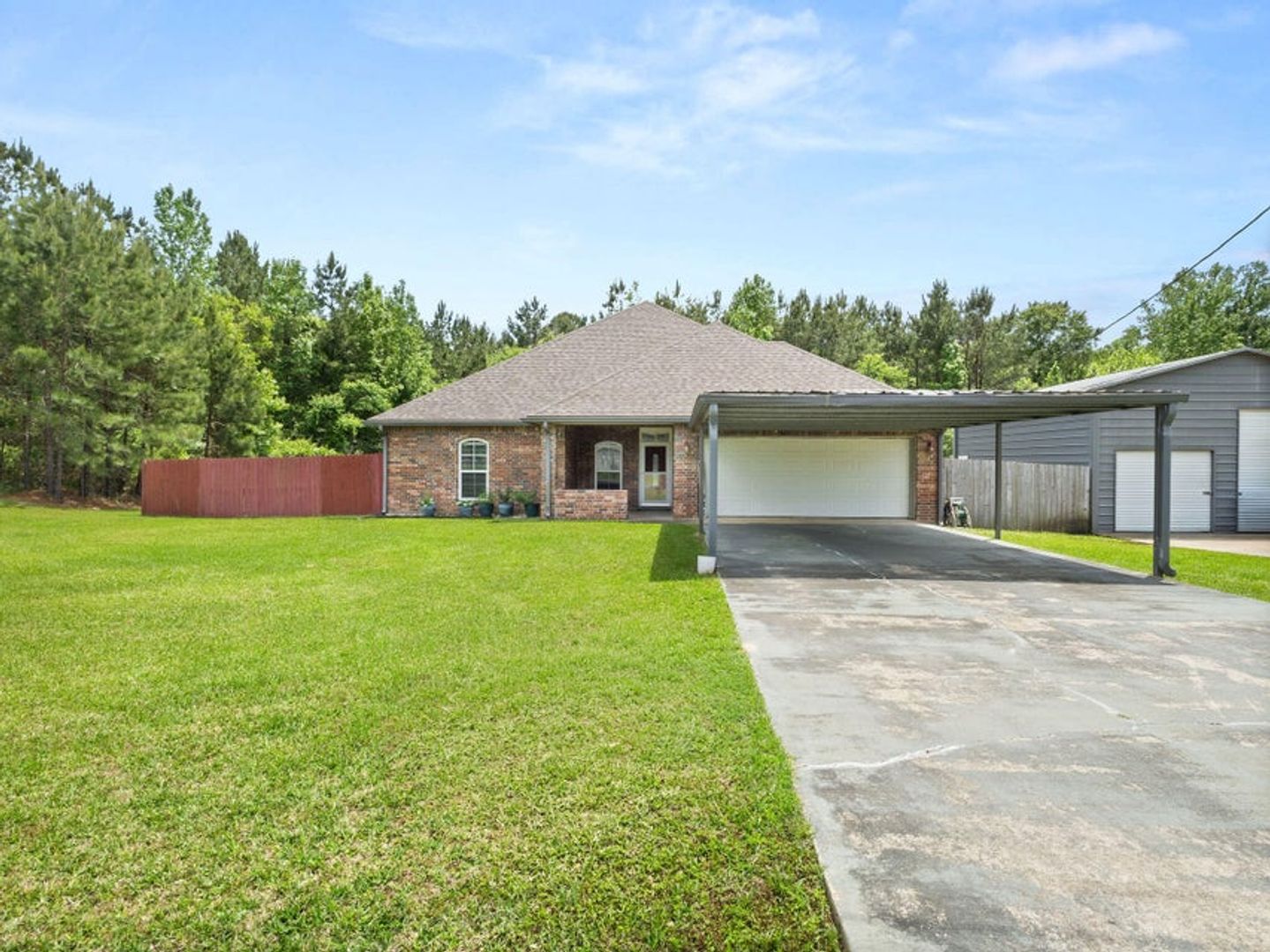 Leesville House: 315 Veterans Lane