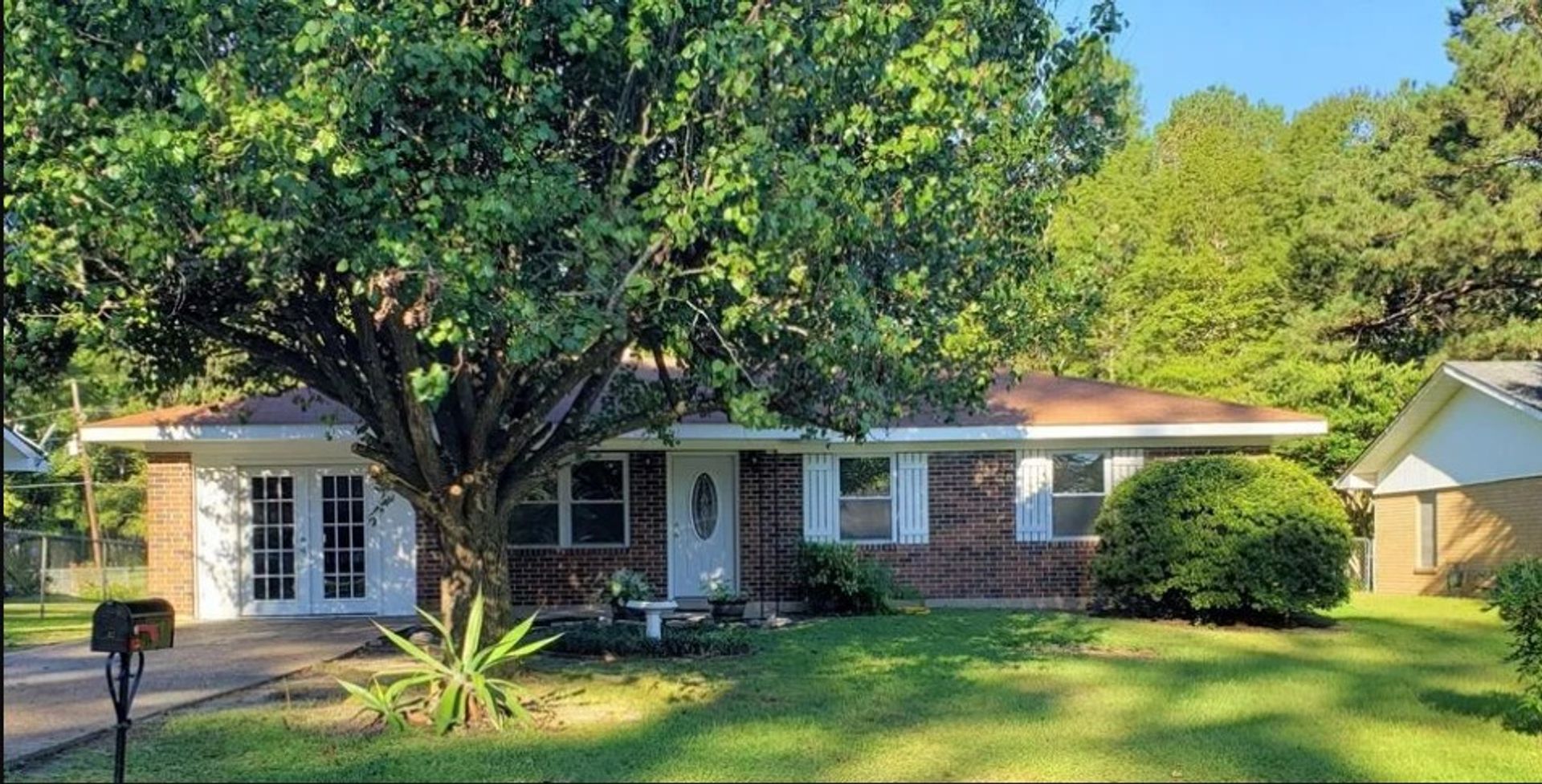 Leesville House: 120 Powell Drive