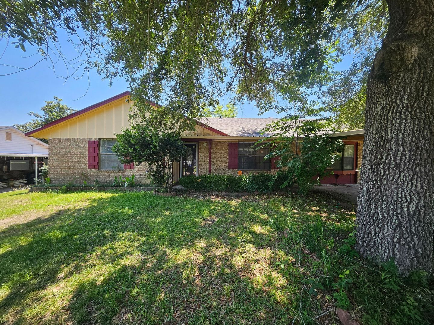 New Llano House: 493 Nila Sue Drive