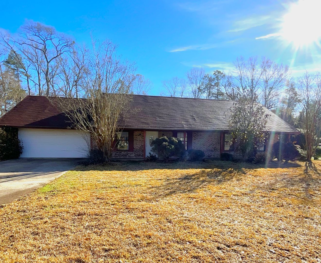 Leesville House: 213 Old Oak Lane