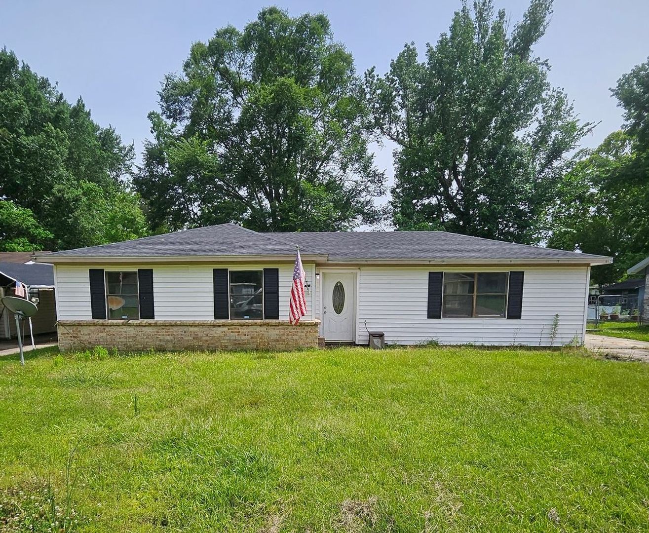 Leesville House: 402 Lefoi Lane