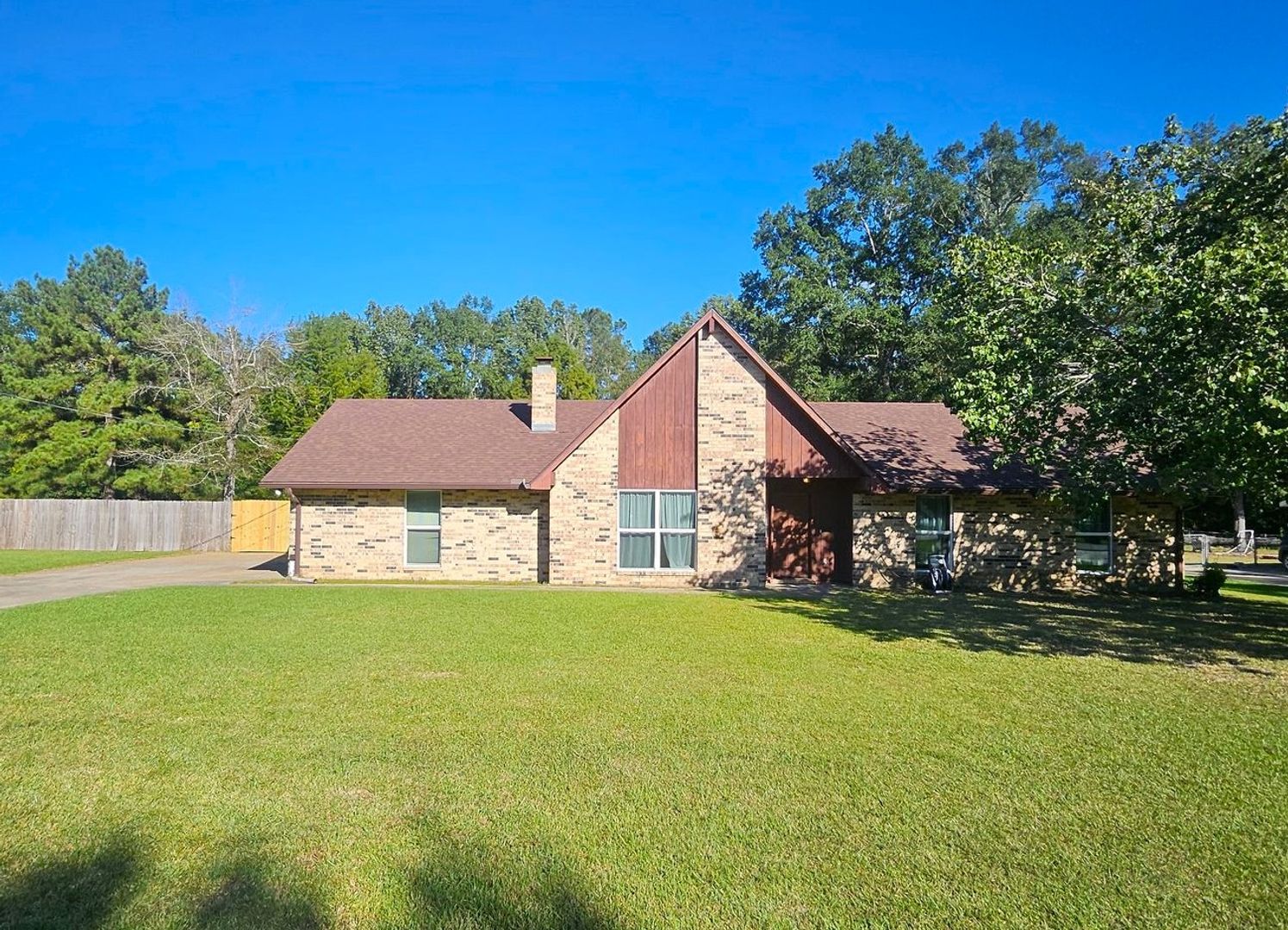 Leesville House: 171 Old Oak Lane