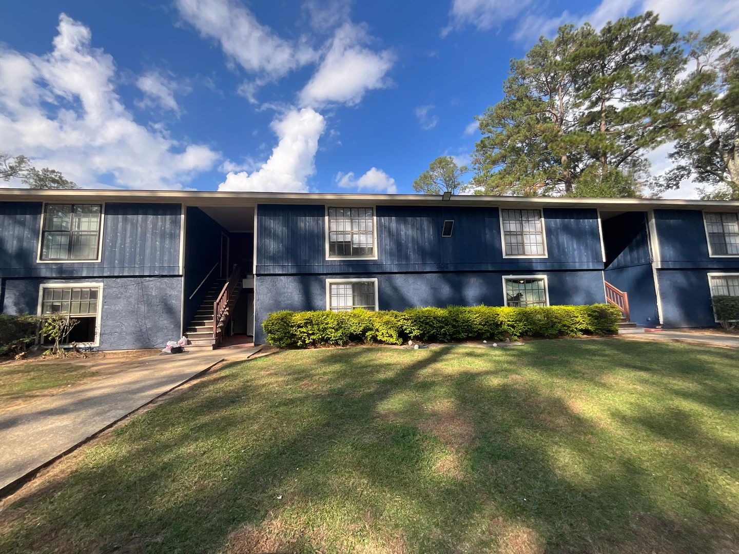 Leesville Apartment: 306 W. Harriet Street