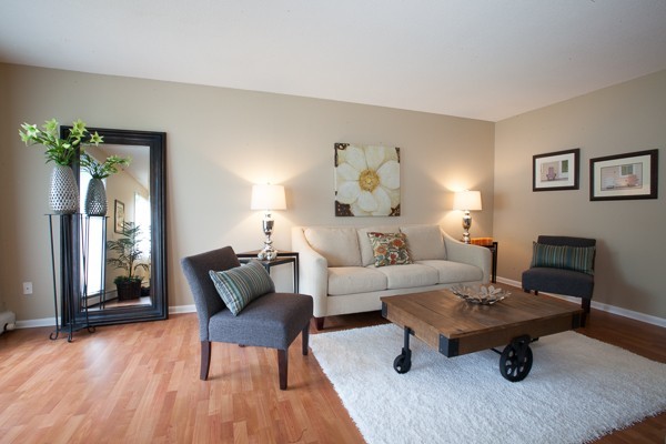 Brooklyn Center Apartment: 6401 Camden Ave N