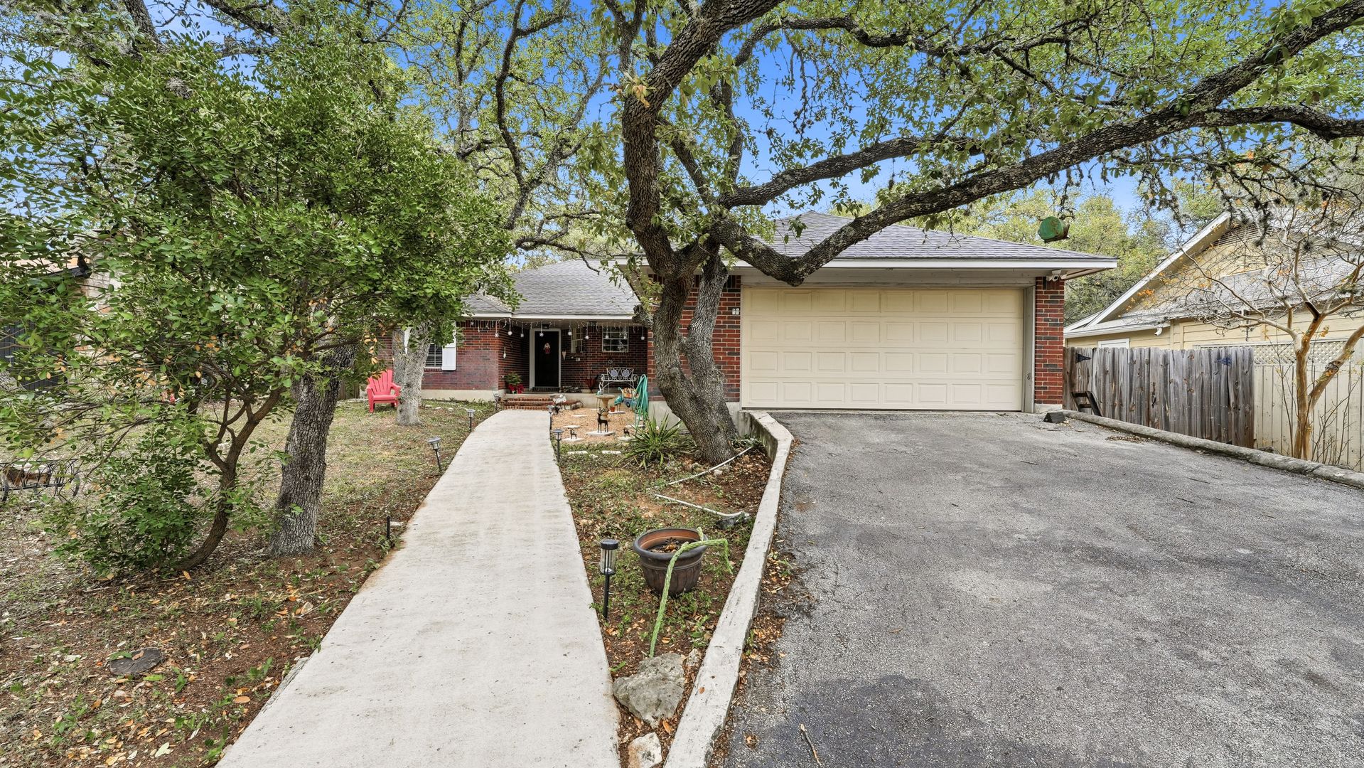 Wimberley House: 19 Pebblebrook Ln