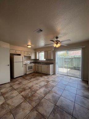 2 Bedroom Apartment – 1516 East Sam Houston Pkwy S, 811, Pasadena, TX 77503
