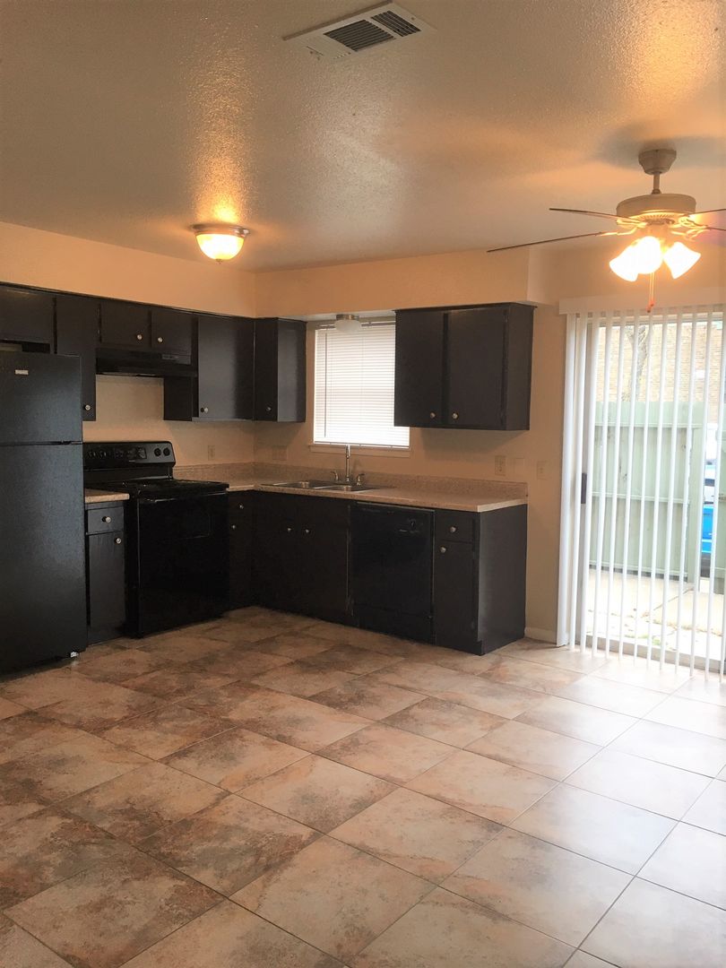 Pasadena Apartment: 1516 E Sam Houston Pkwy S