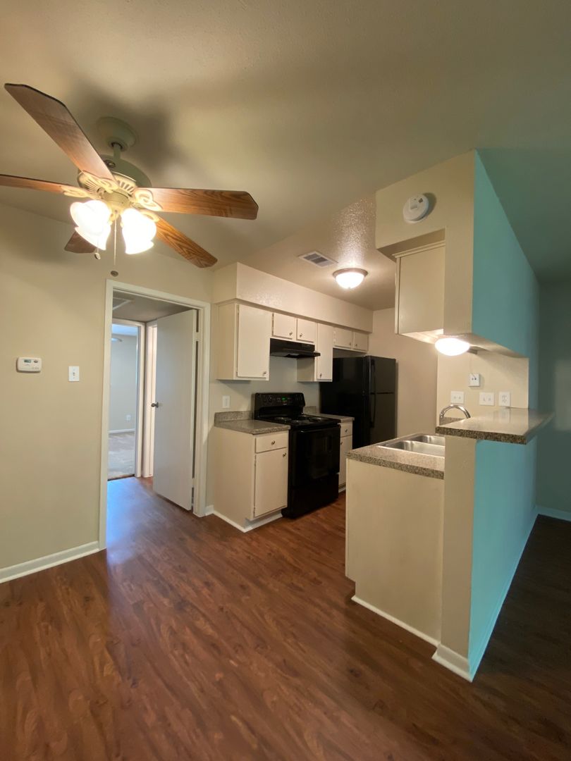 Pasadena Apartment: 1516 E Sam Houston Pkwy S
