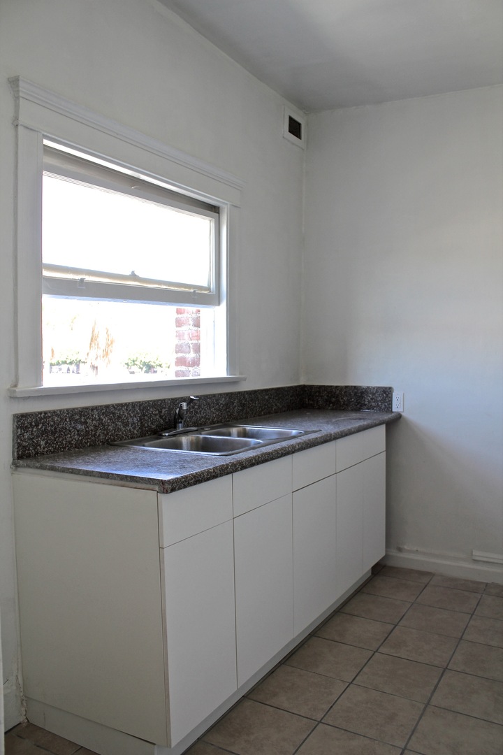 Los Angeles Apartment: 945 S. Beacon Ave.