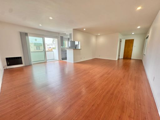 REMODELED UPPER 2BR + 2BA | BALCONY | AC | 2 PARKING SPOTS | GATED BUILDING | BEVERLY HILLS / WEST HOLLYWOOD ADJACENT – photo 1