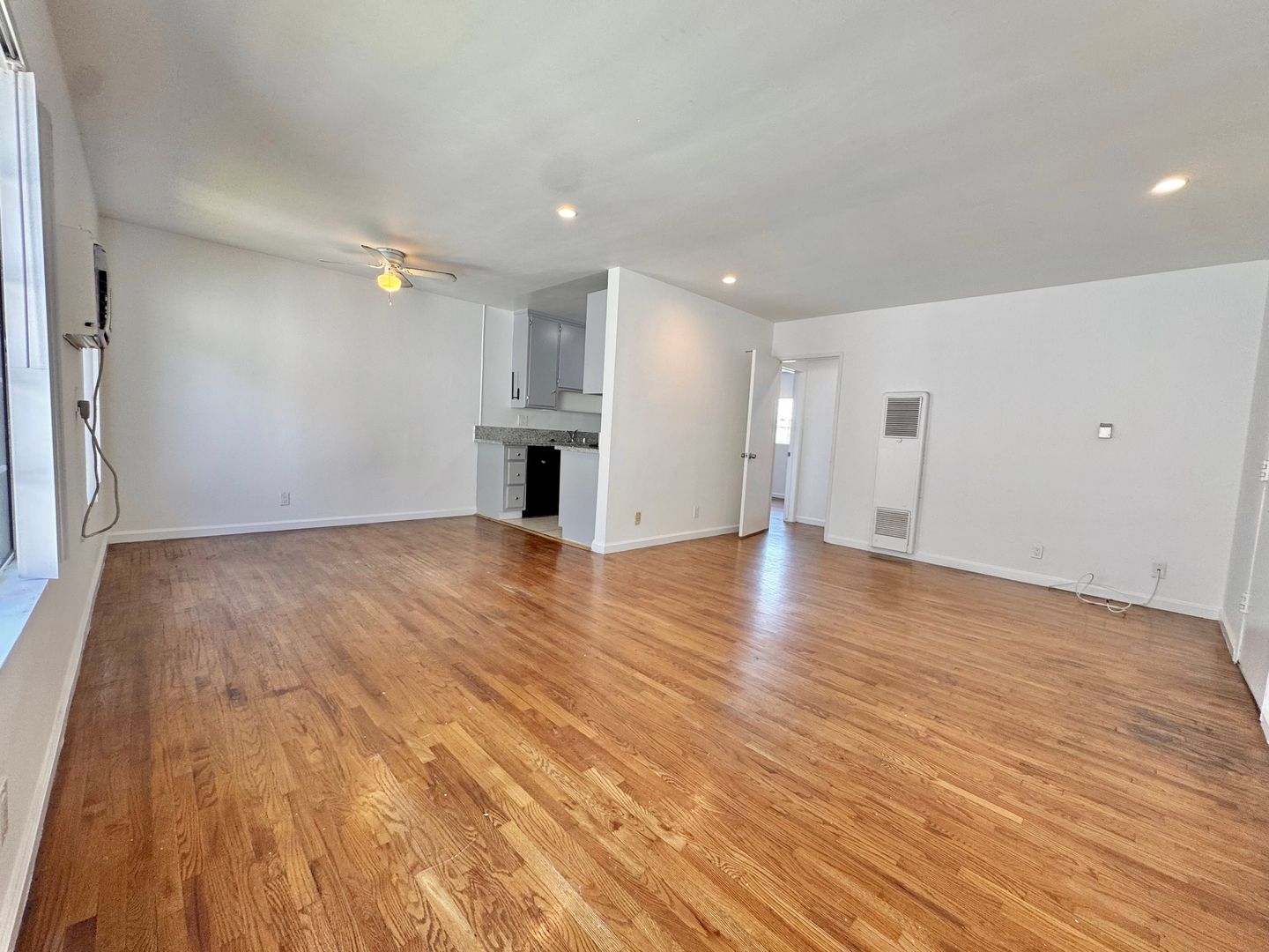 Los Angeles Apartment: 3419 Club Dr.