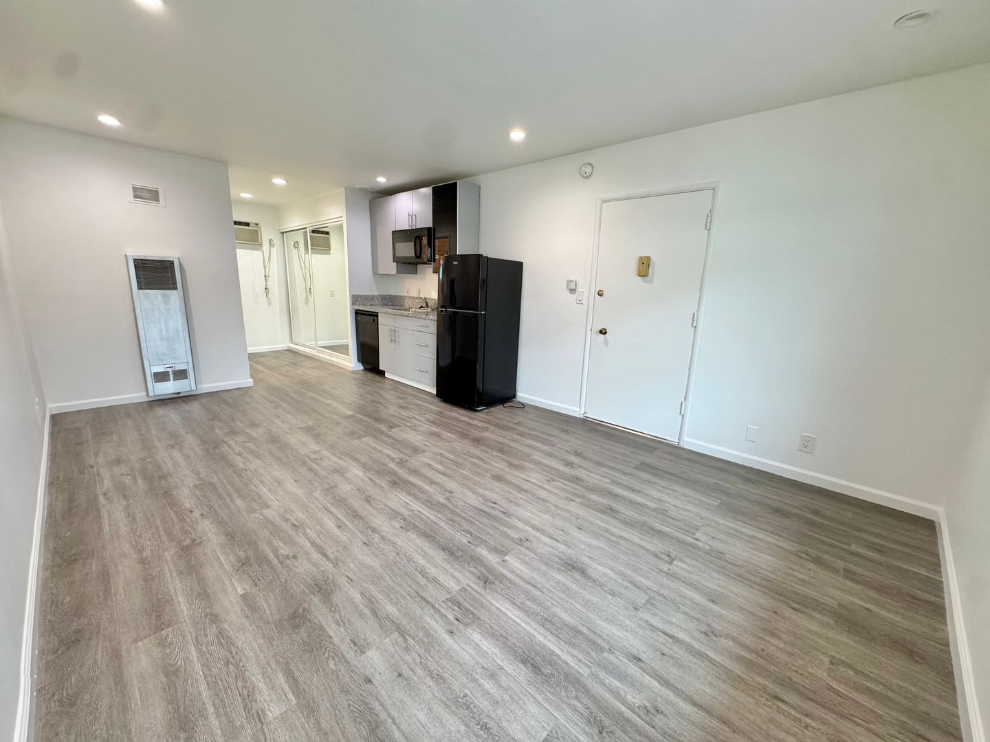 Los Angeles Apartment: 11720 Bellagio Rd.