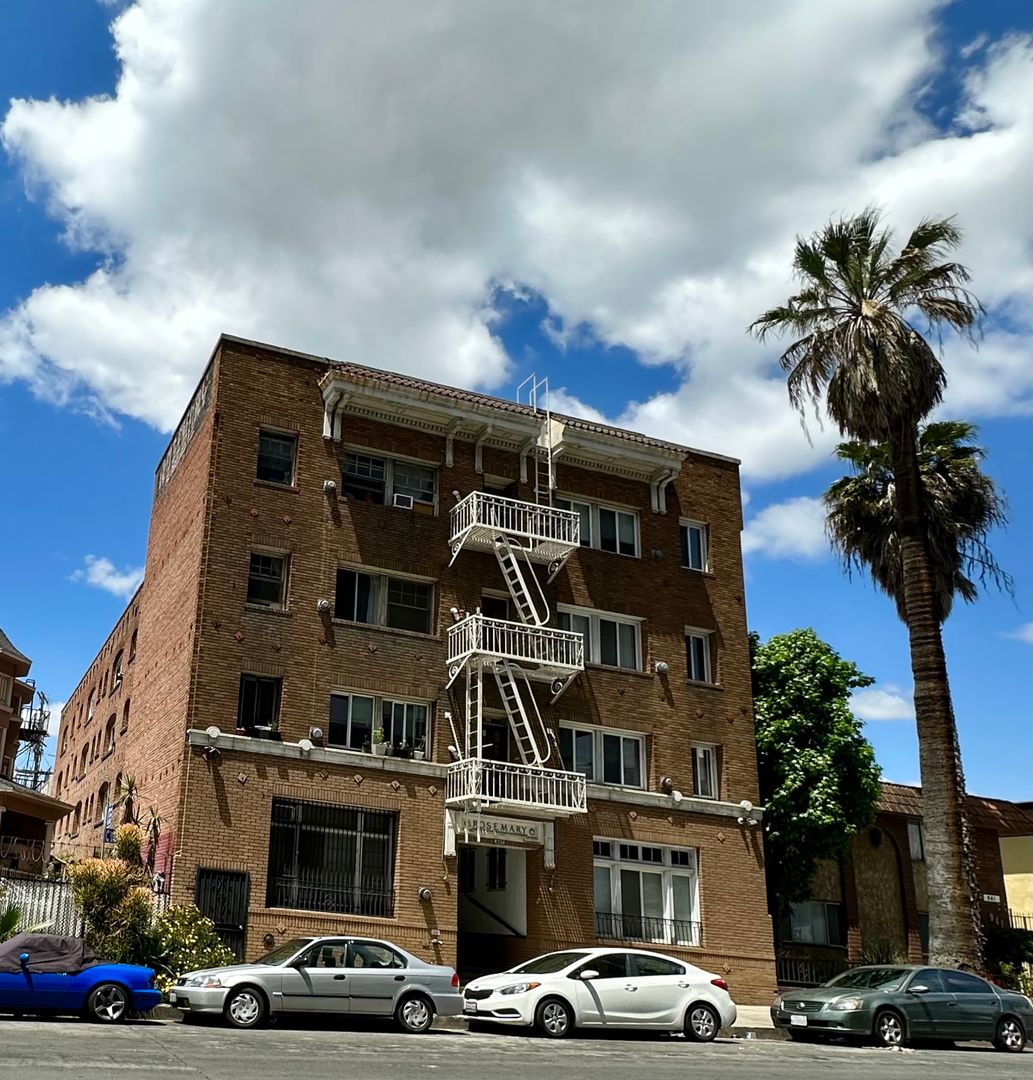 Los Angeles Apartment: 945 S. Beacon Ave.