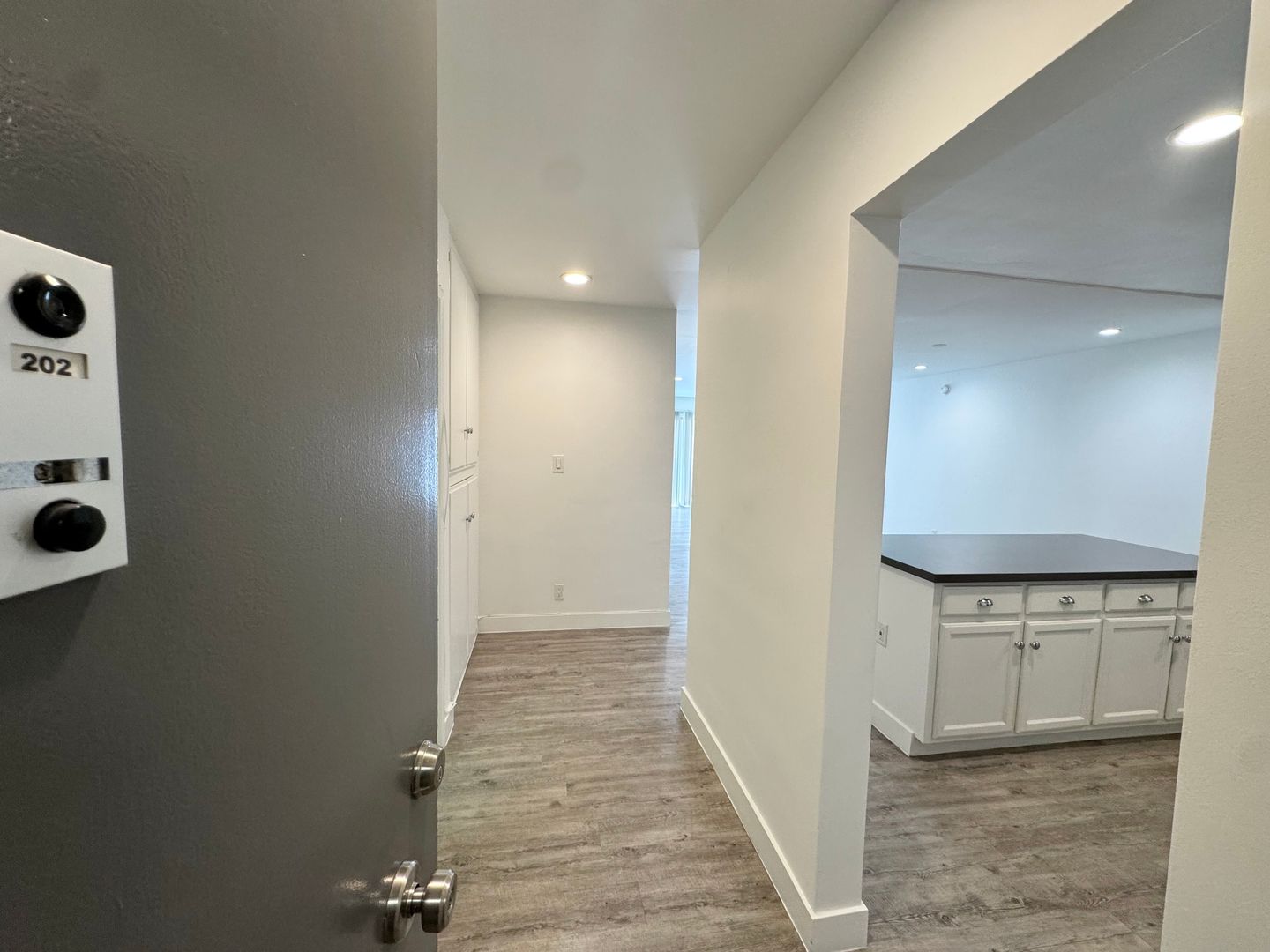 Beverly Hills Apartment: 117 N. Hamilton Dr.