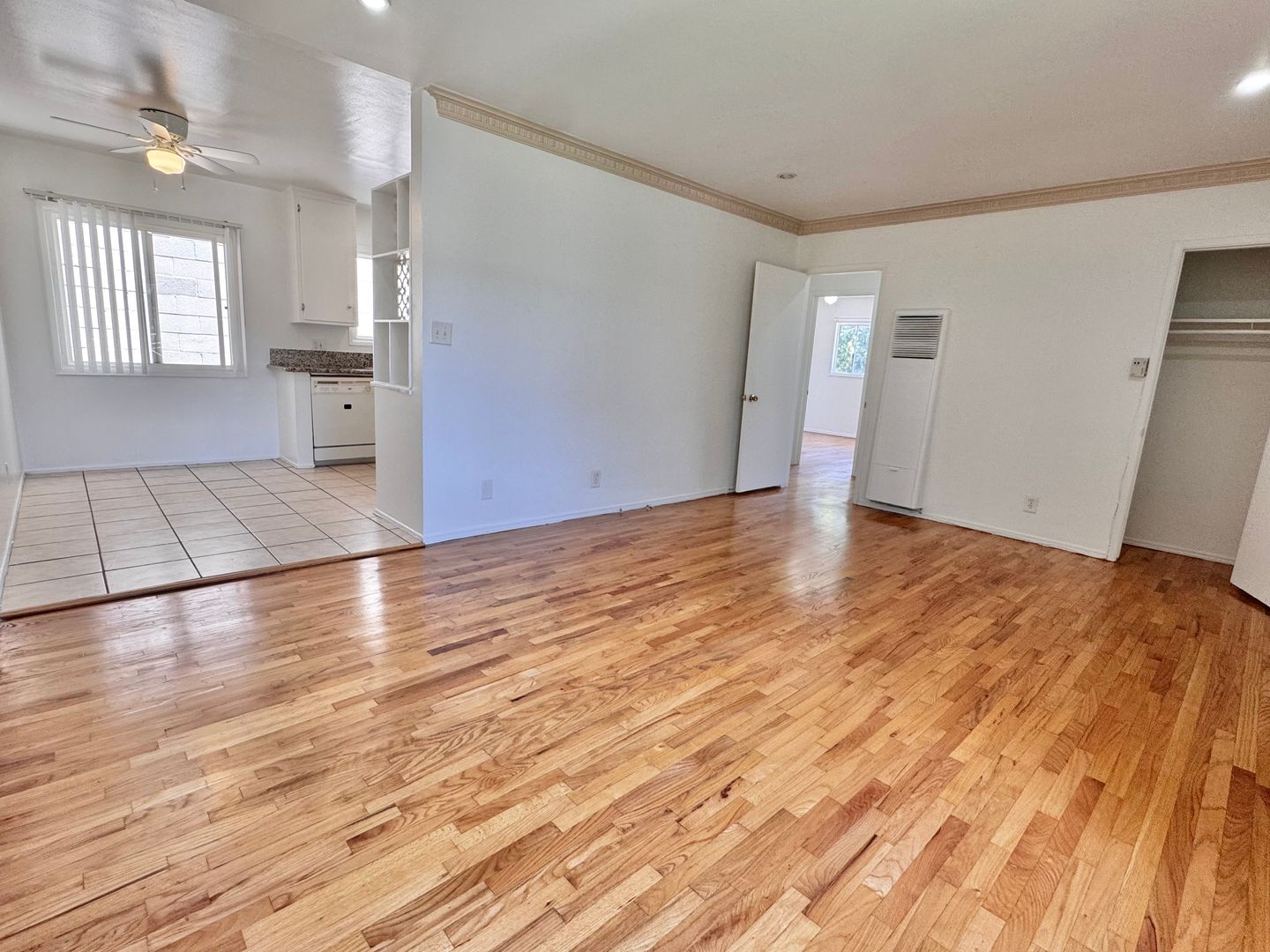 Los Angeles Apartment: 8871 18th St.