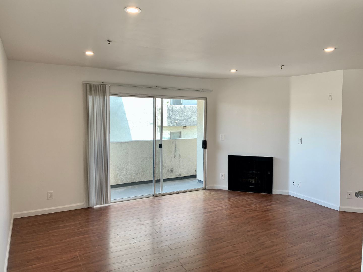 Los Angeles Apartment: 3751 Jasmine Avenue