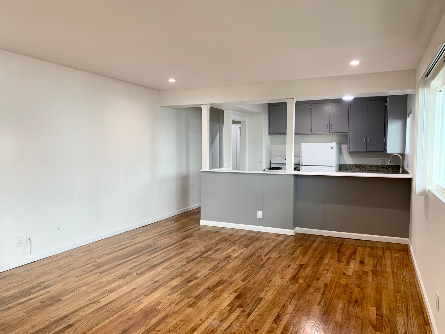Los Angeles Apartment: 3771 Vinton Ave.