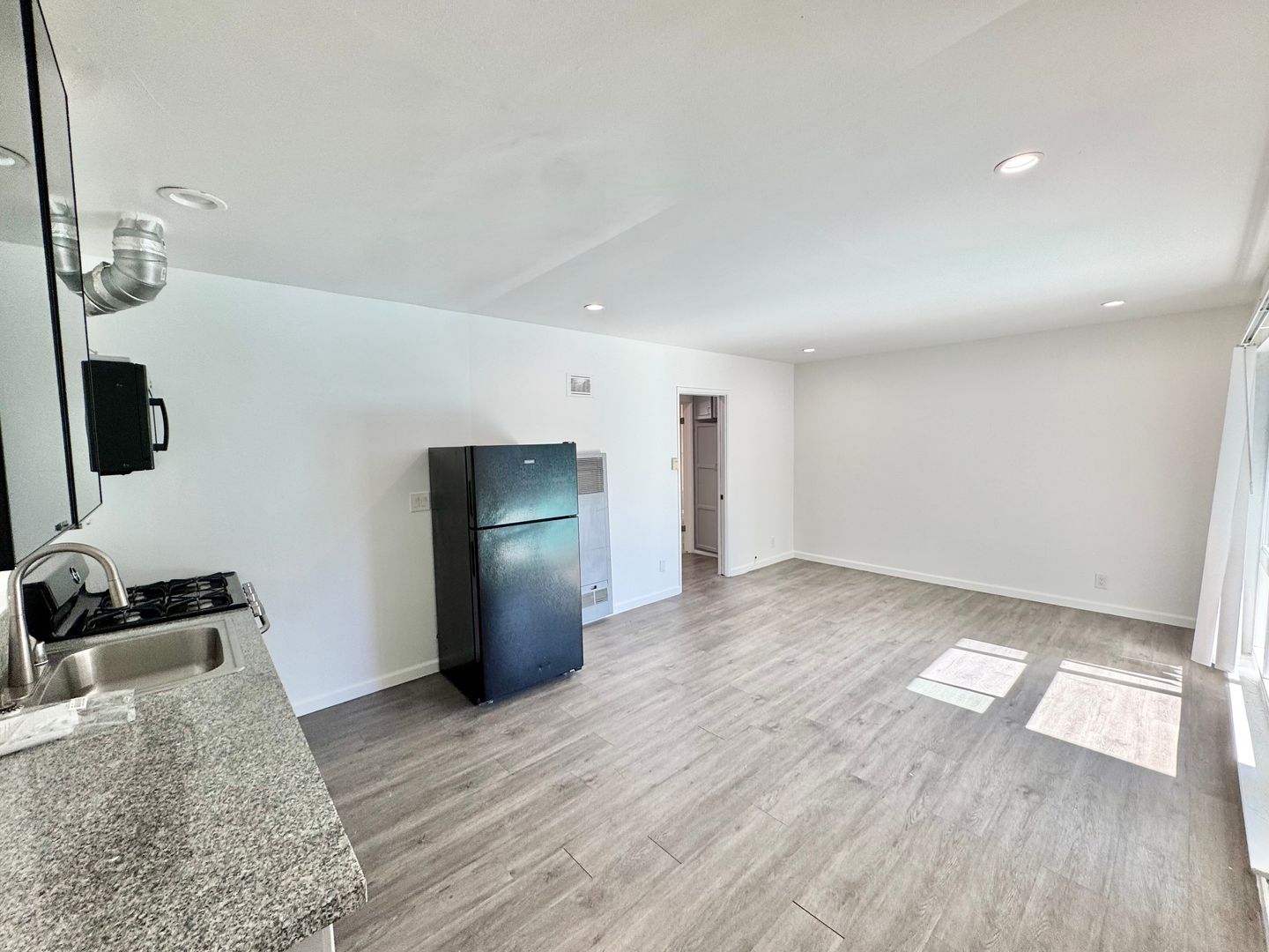 Los Angeles Apartment: 11720 Bellagio Rd.