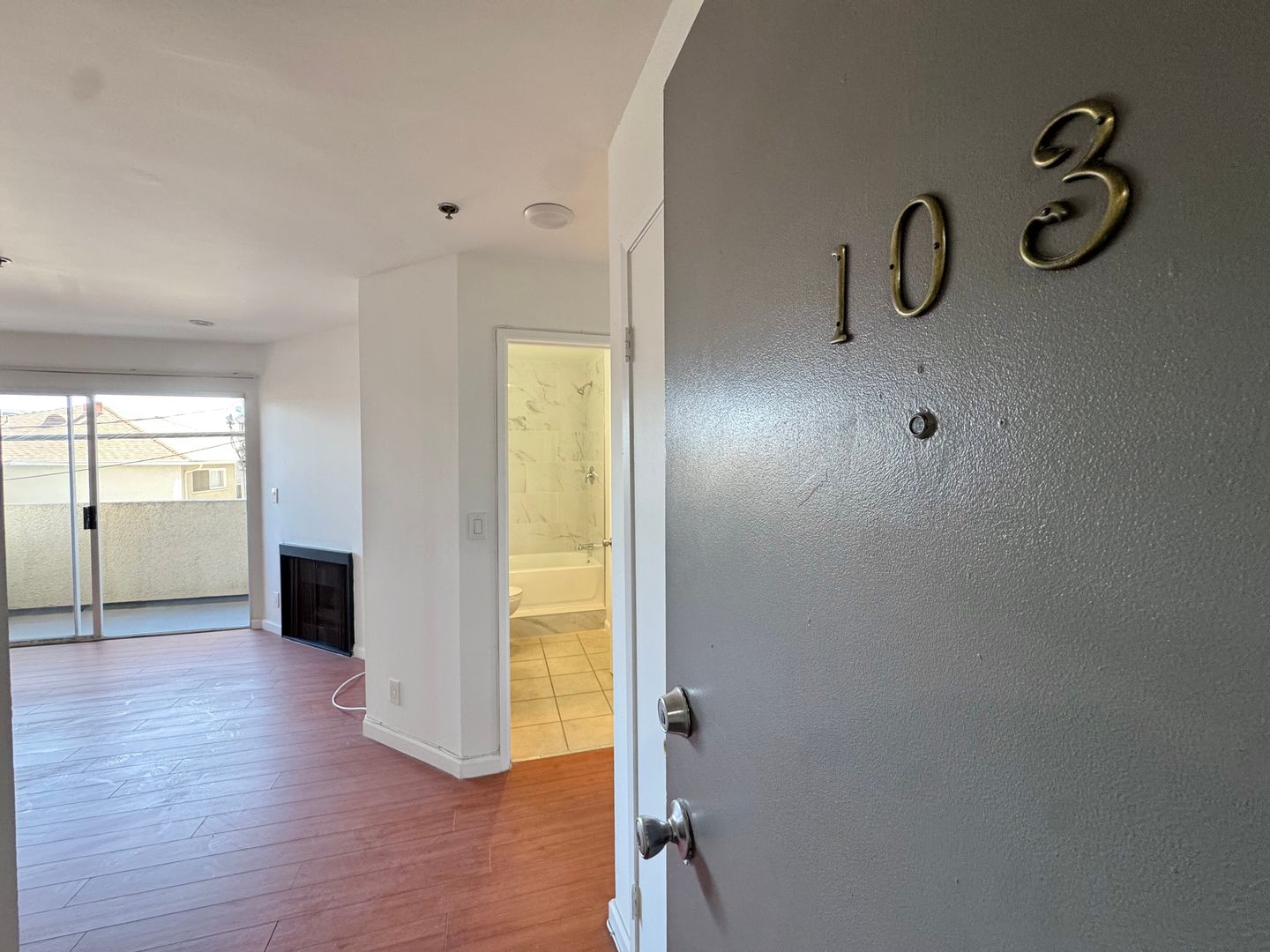 Los Angeles Apartment: 3751 Jasmine Avenue