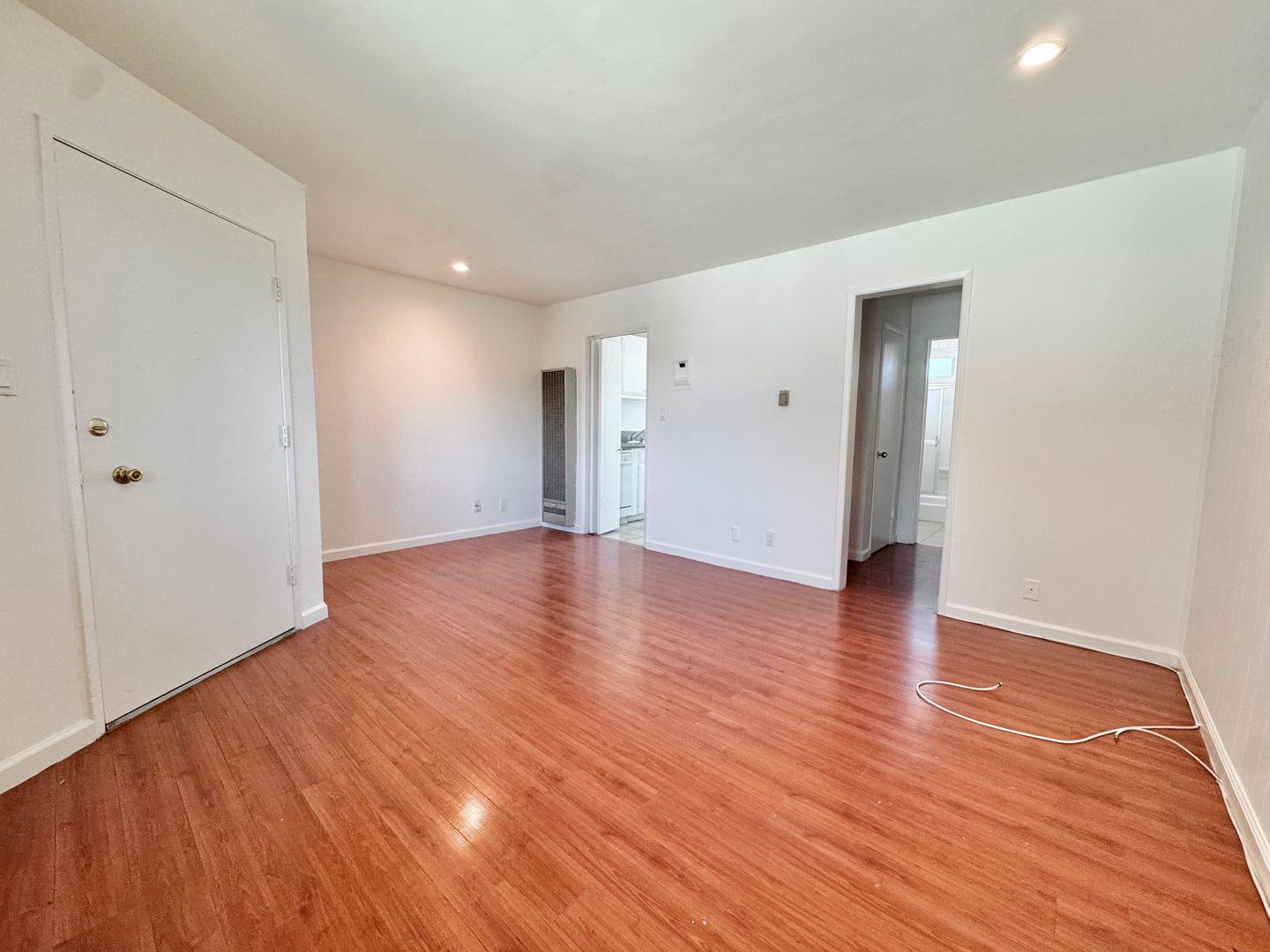 Los Angeles Apartment: 8850 Cattaraugus Ave.