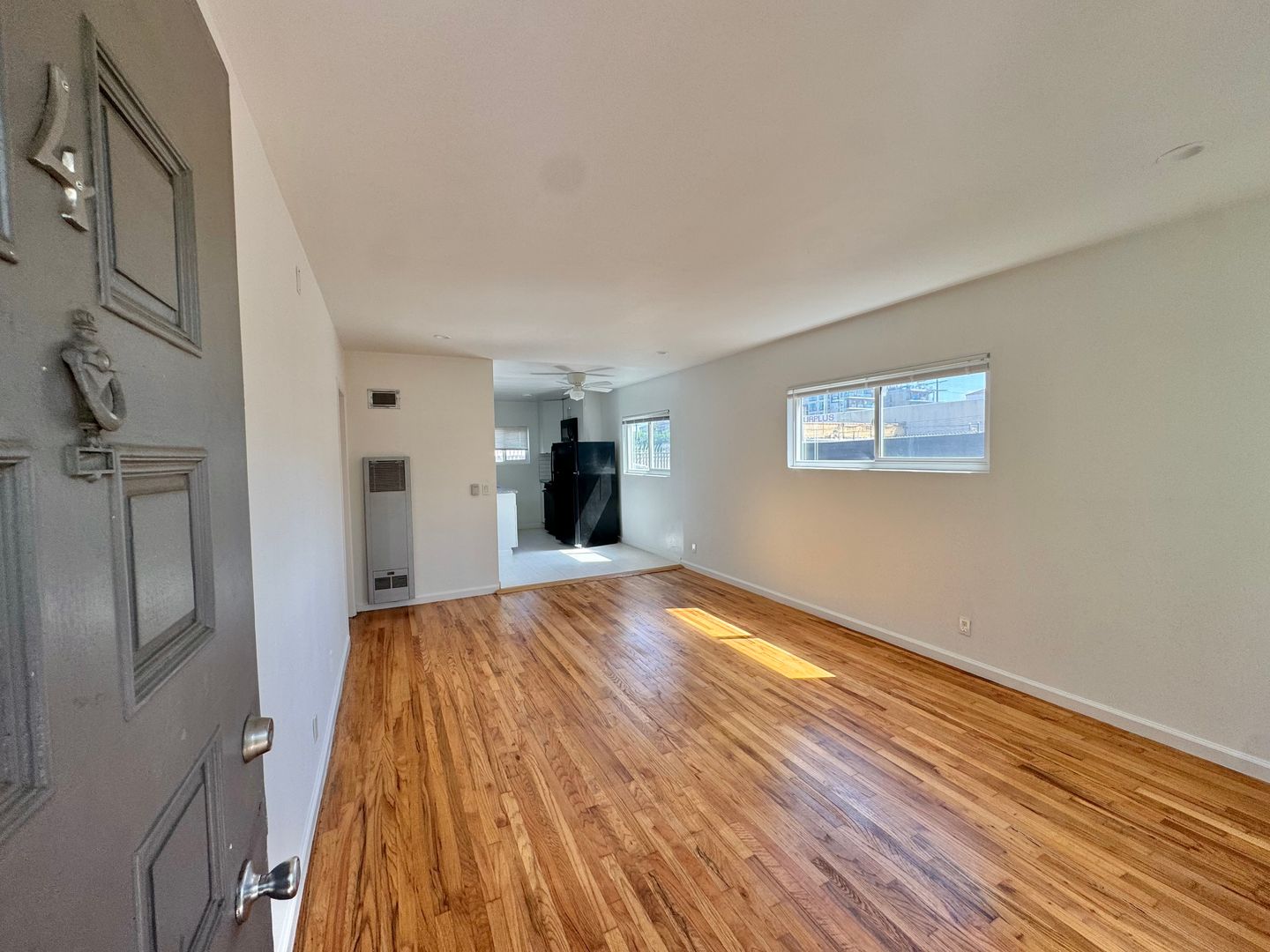 Los Angeles Apartment: 3771 Vinton Ave.