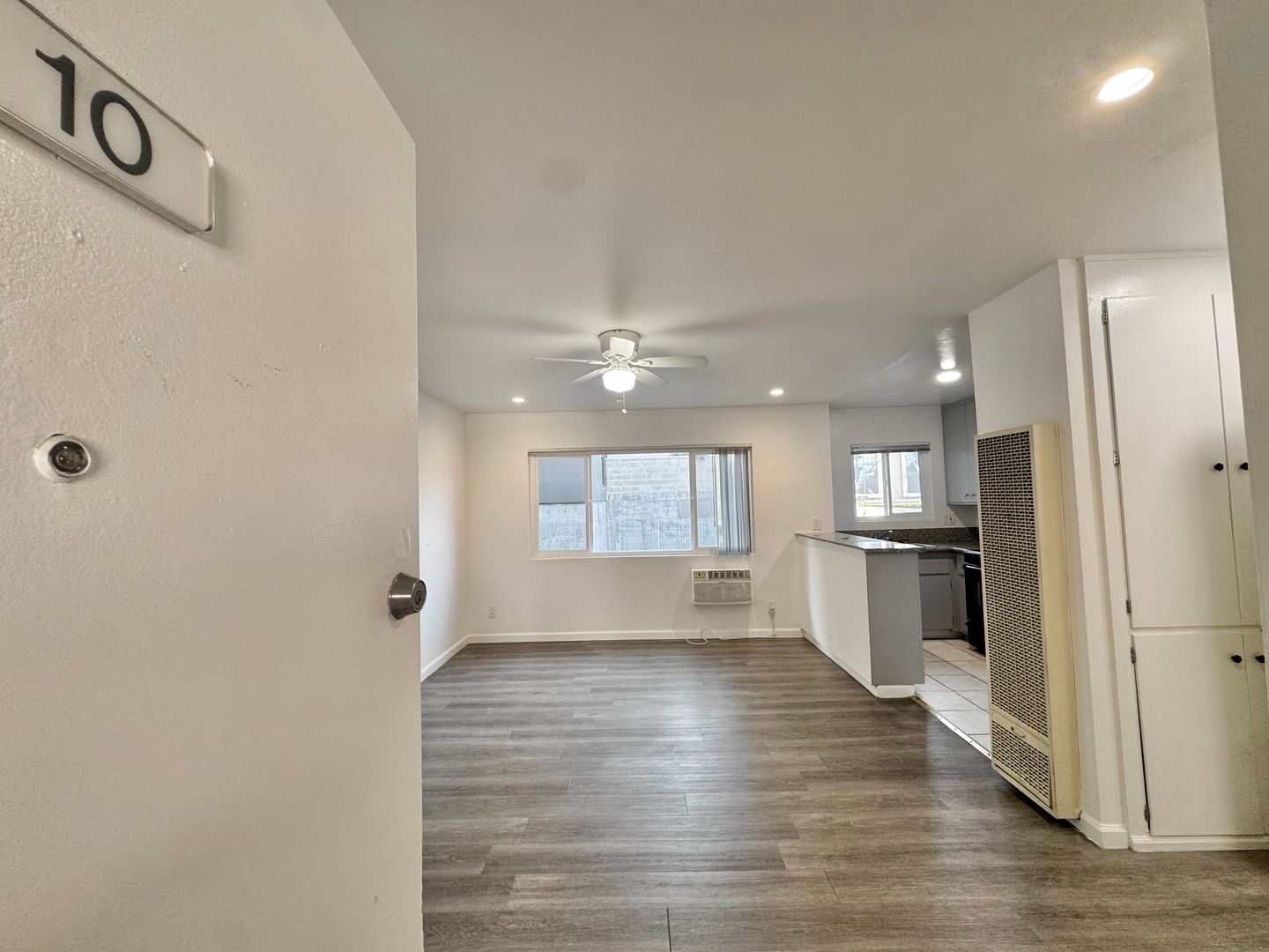 Culver City Apartment: 3860 Mentone Avenue