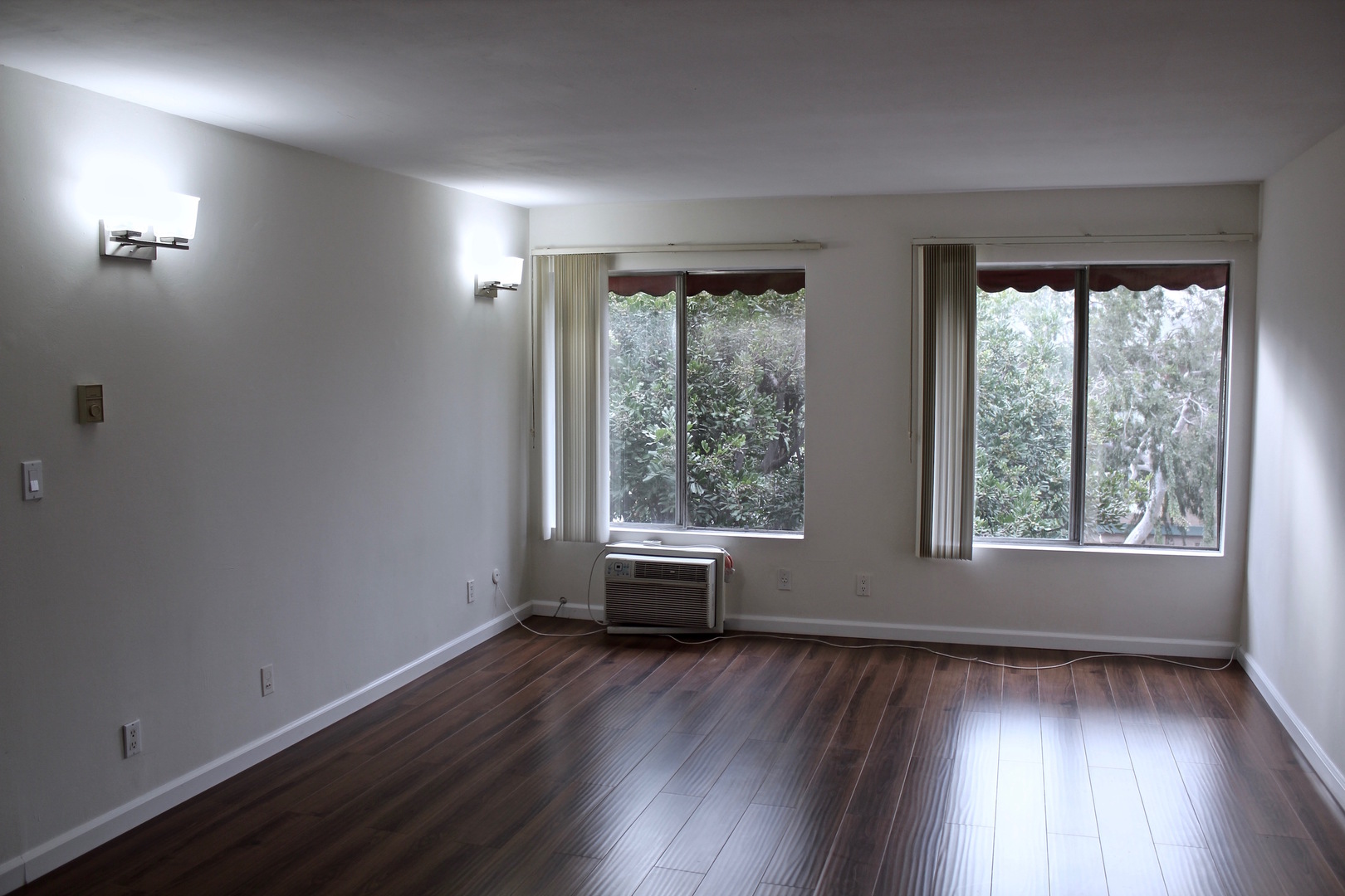 Los Angeles Apartment: 10770 Lawler St.