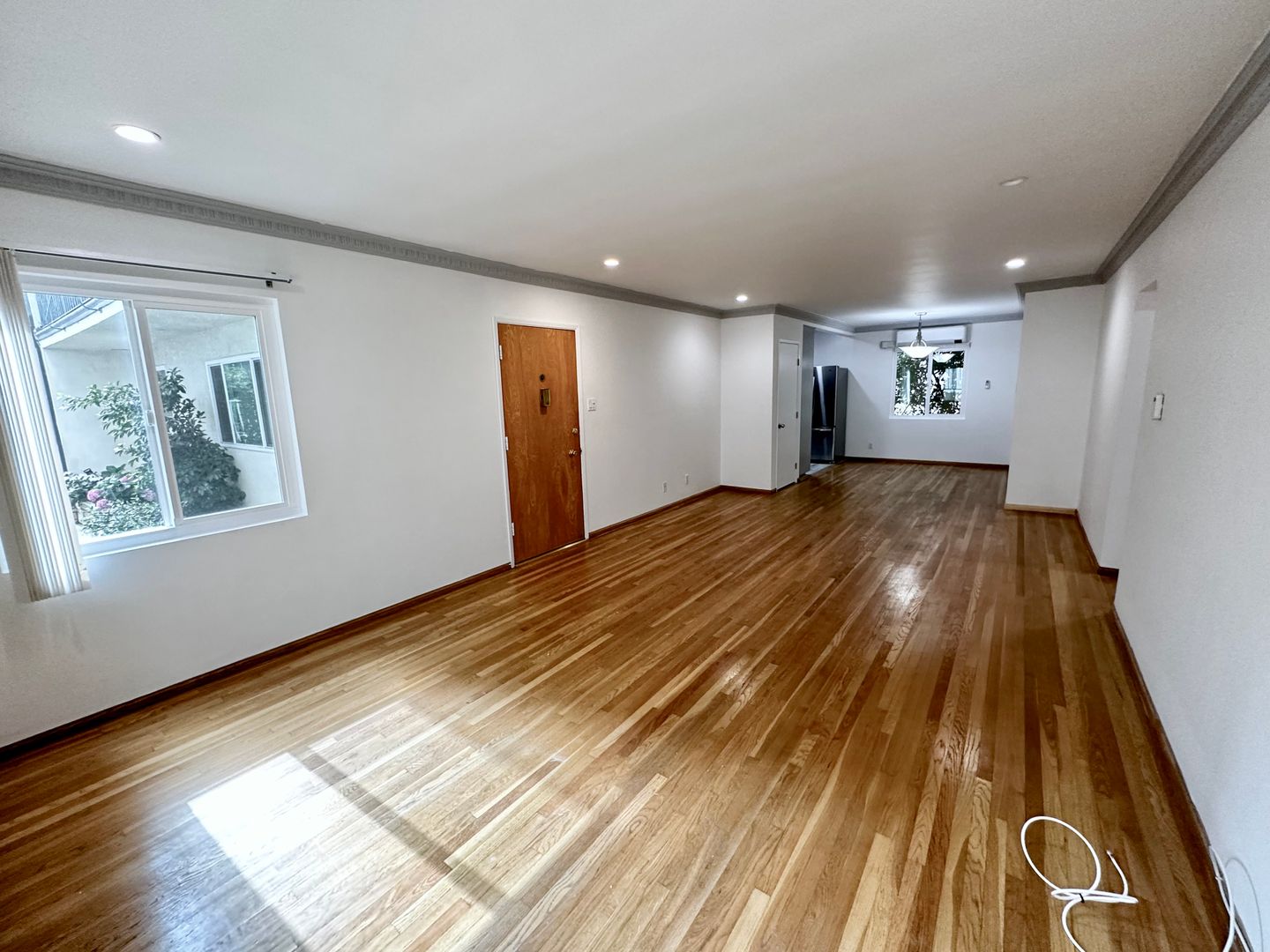 Los Angeles Apartment: 307 S. Clark Drive