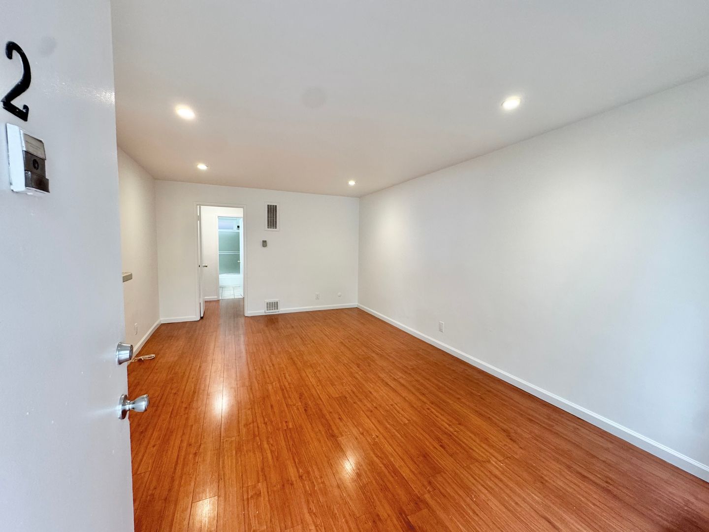 Los Angeles Apartment: 3426 Keystone Avenue