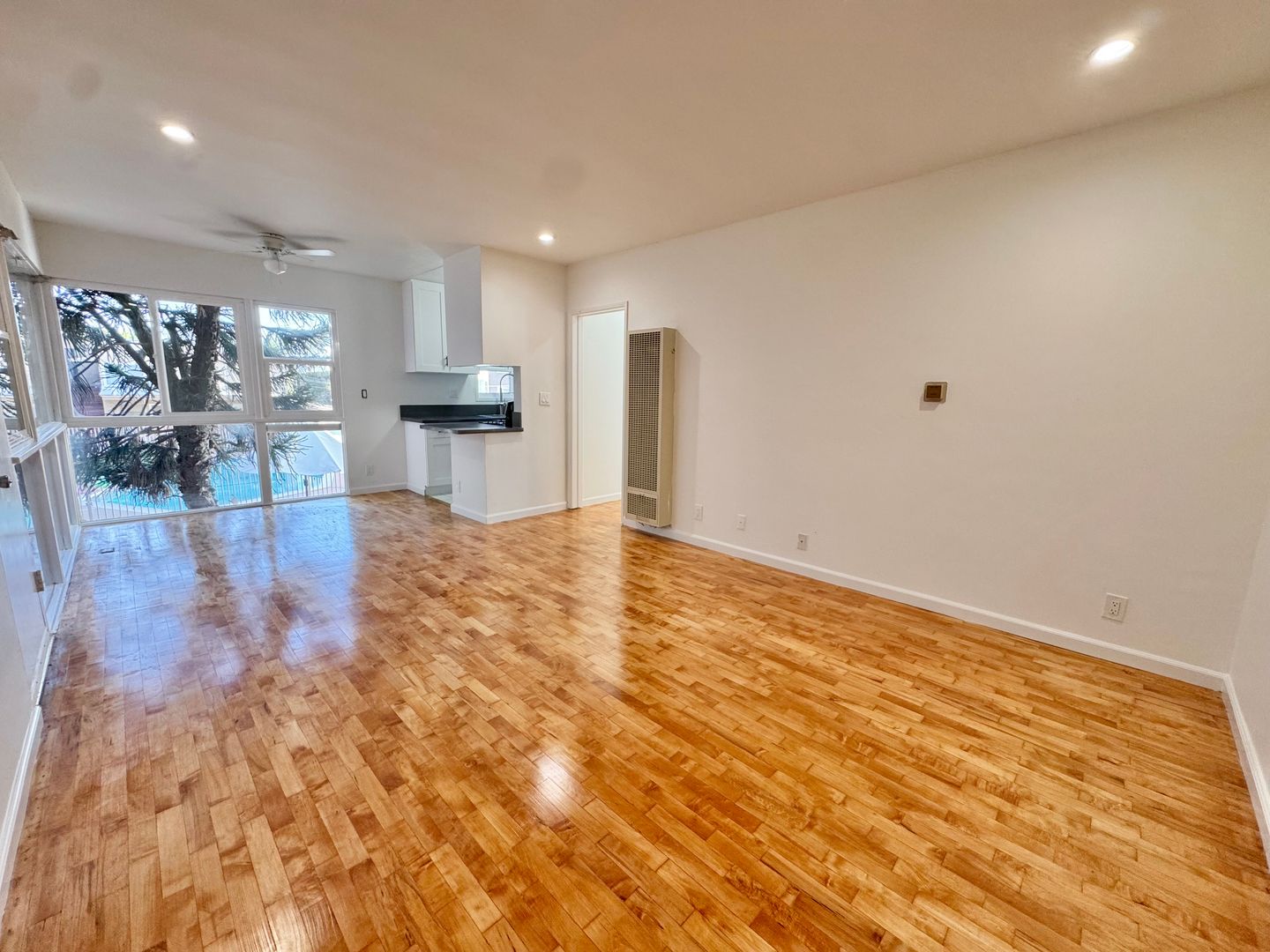 Marina del Rey Apartment: 3700 Pacific Ave