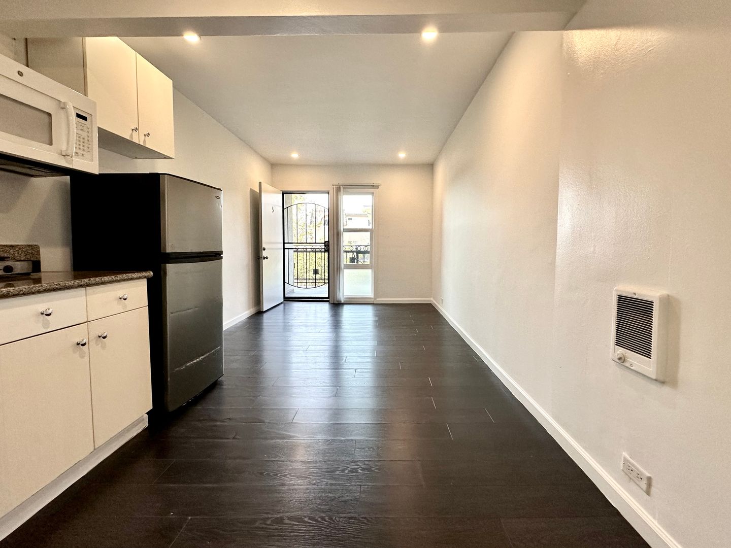 Los Angeles Apartment: 3418 Centinela Ave.