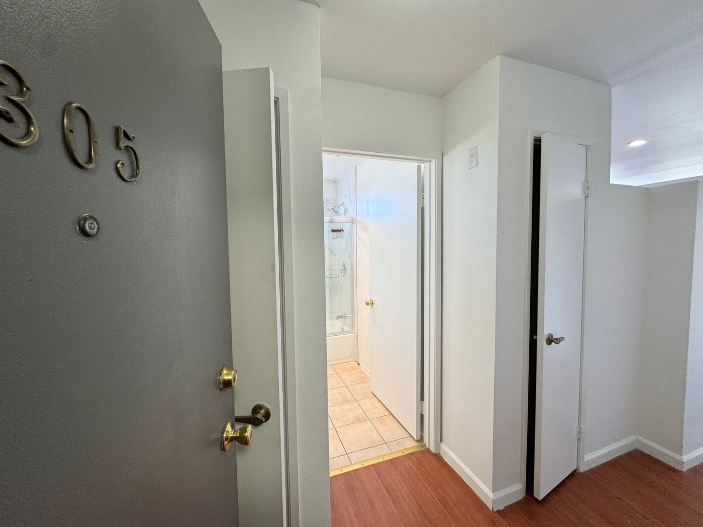 Los Angeles Apartment: 3751 Jasmine Avenue
