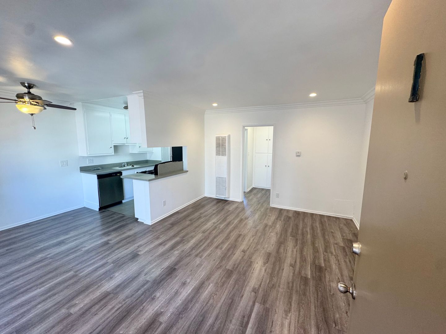 Marina del Rey Apartment: 3700 Pacific Ave