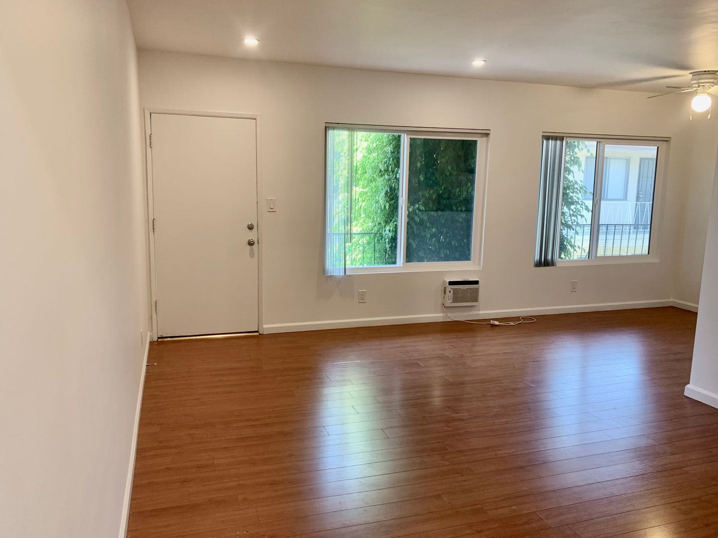 Culver City Apartment: 3860 Mentone Avenue