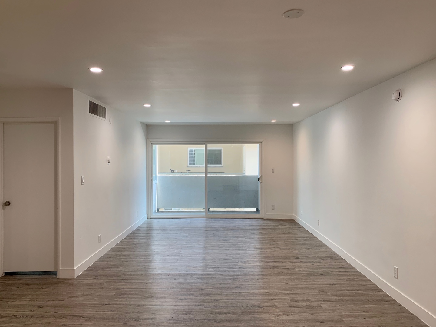 Beverly Hills Apartment: 117 N. Hamilton Dr.