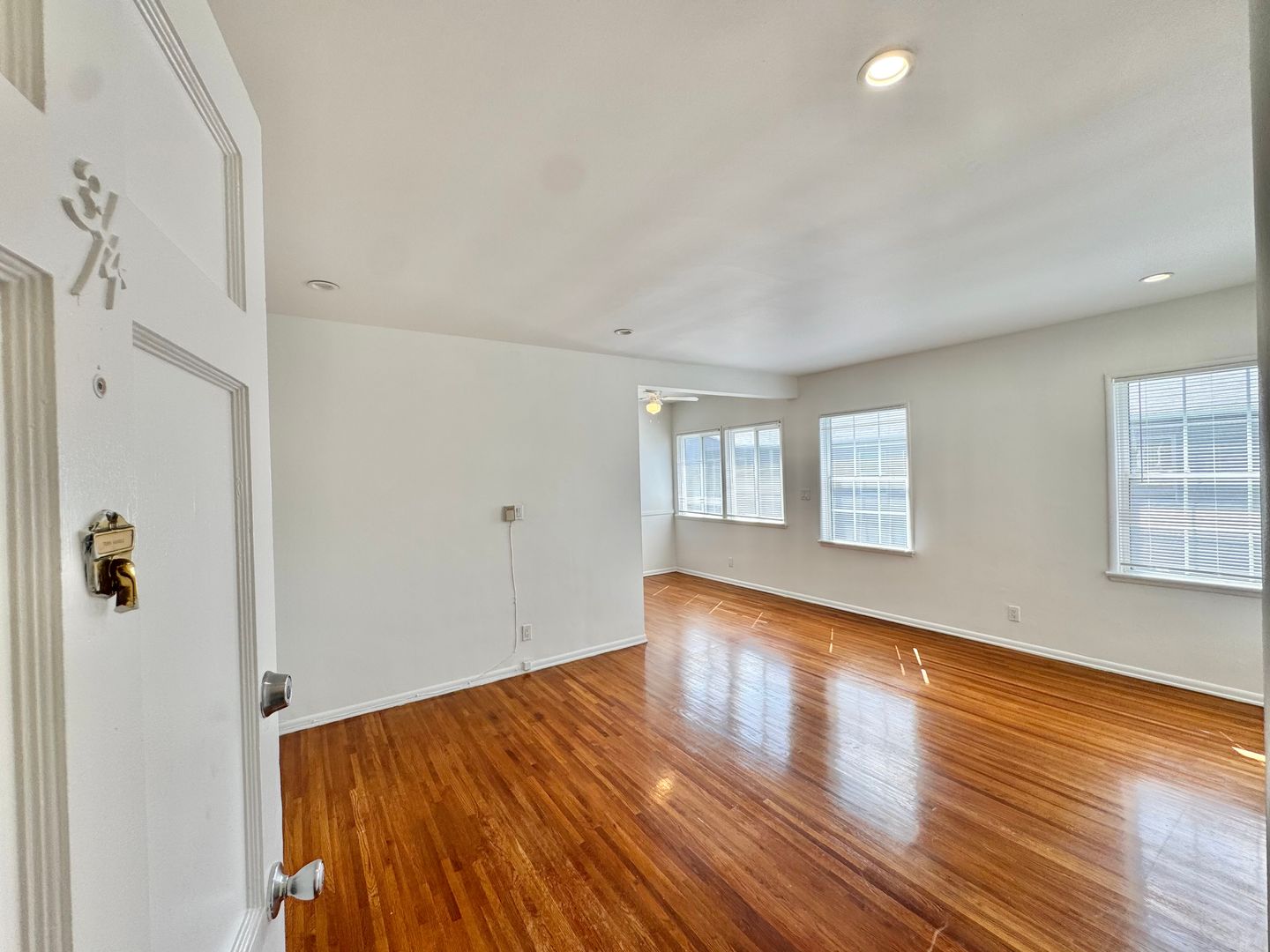 Los Angeles Apartment: 3572-3578 Centinela Ave.