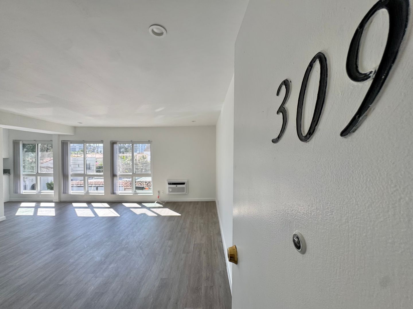 Los Angeles Apartment: 8386 Blackburn Ave.