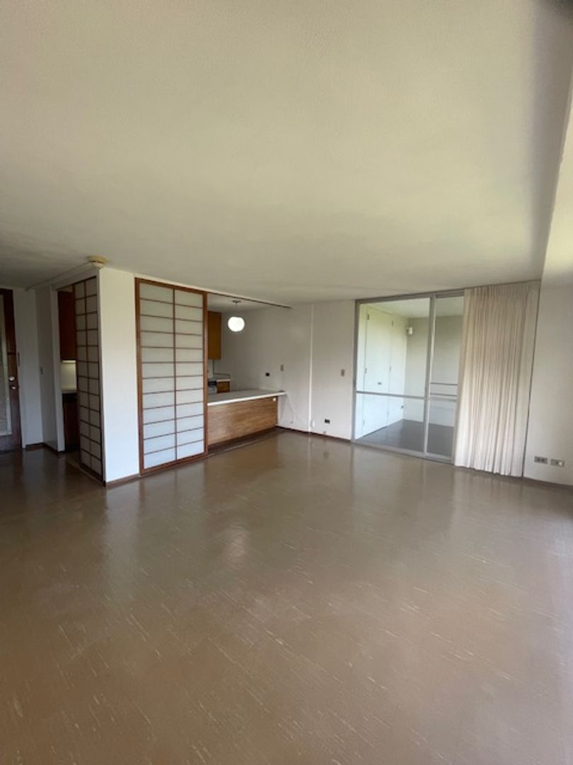 Honolulu Apartment: Queen Emma Gardens - King Tower 840