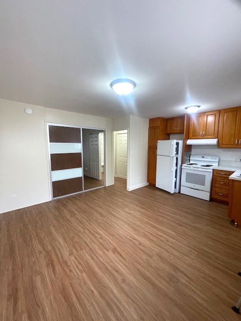 Honolulu Apartment: 825 University Ave.