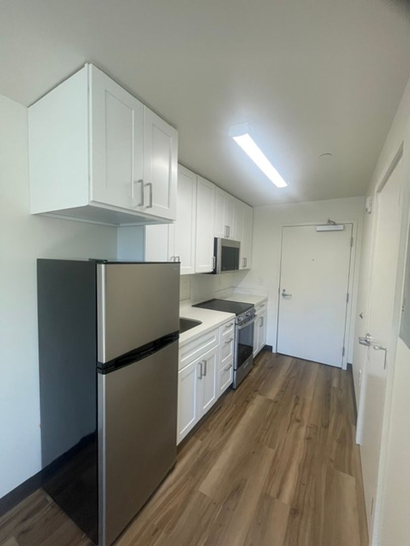 902 University 5 of 7
