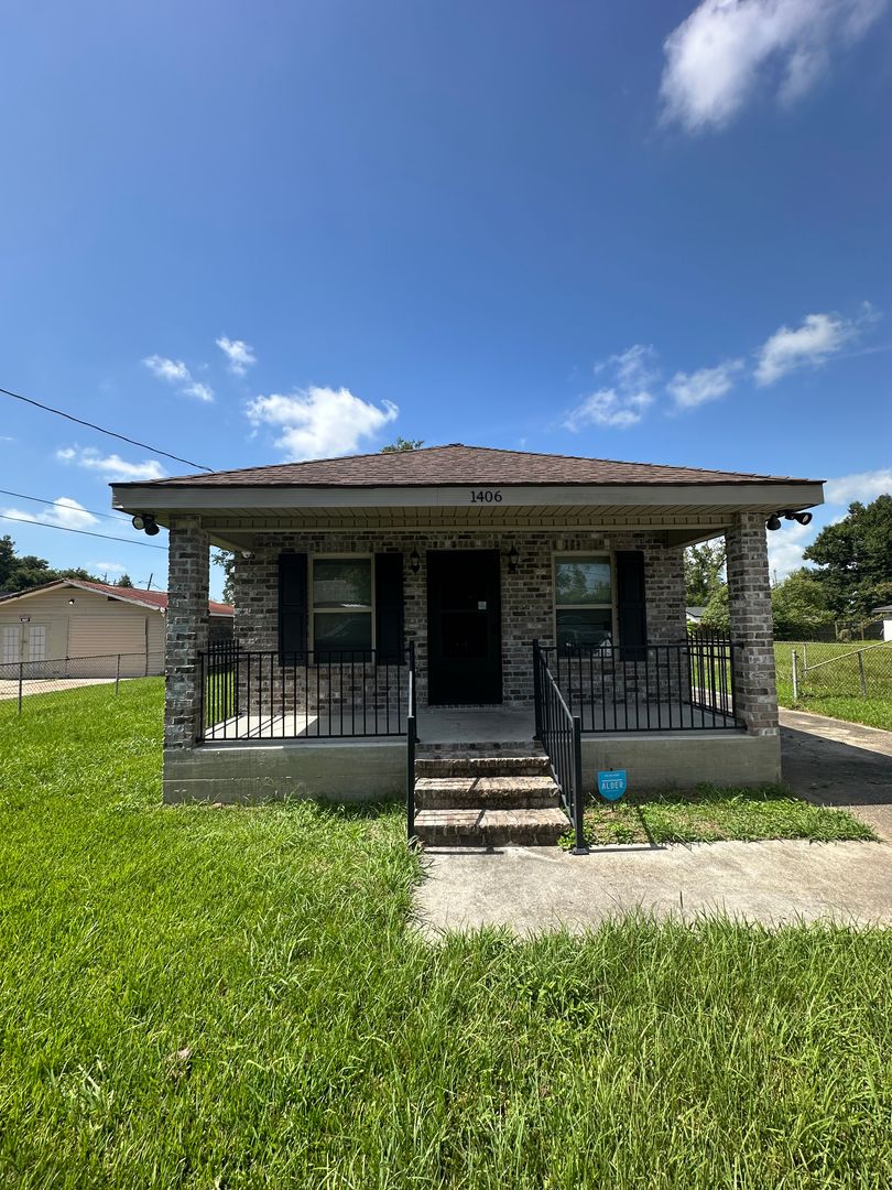 Houma House: 1406 Memory Lane